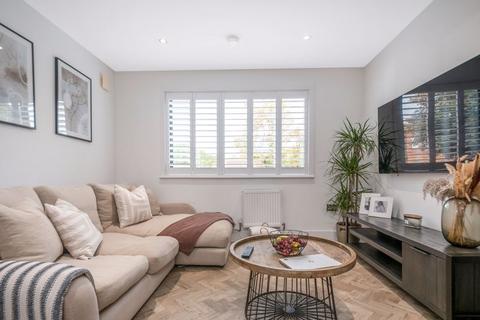 2 bedroom flat for sale, Lingfield Crescent, London