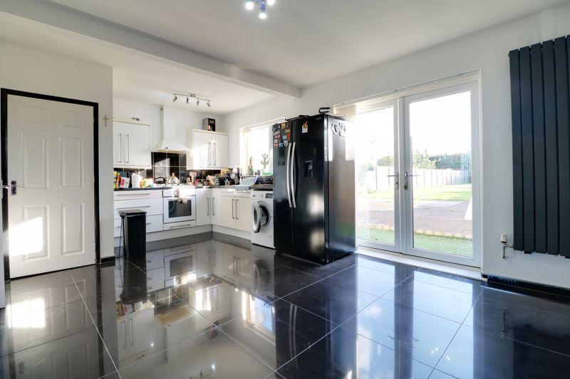 Doncaster Road, Gunness, Scunthorpe 3 bed semidetached house £159,950