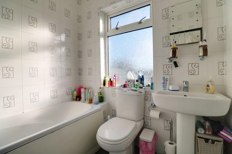Doncaster Road, Gunness, Scunthorpe 3 bed semidetached house £159,950