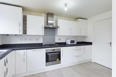 3 bedroom detached house to rent, Diamond Jubilee Close, Gloucester, GL1