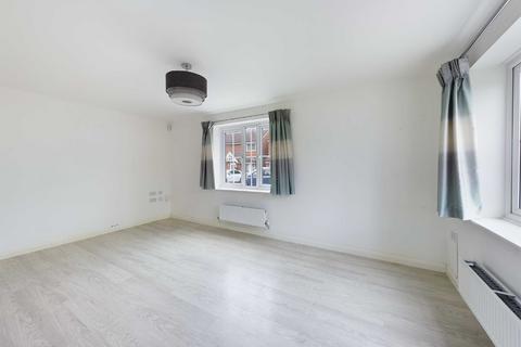 3 bedroom detached house to rent, Diamond Jubilee Close, Gloucester, GL1