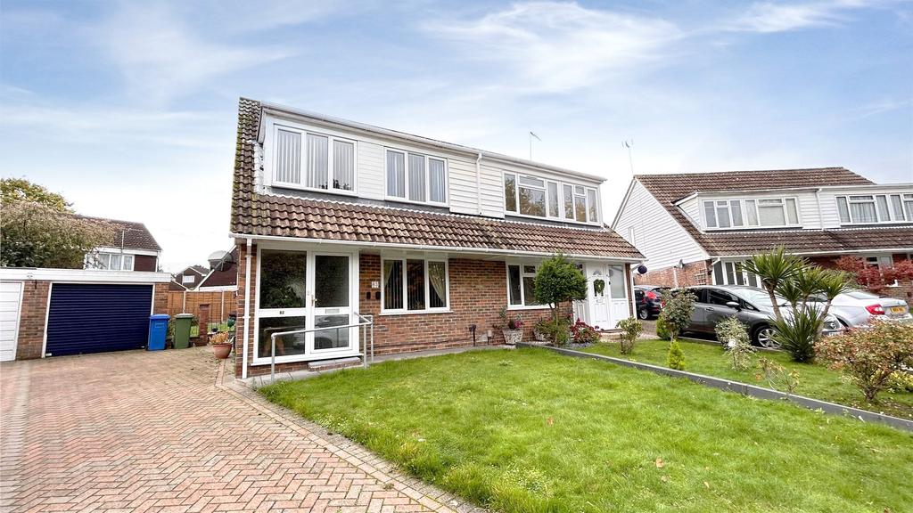 Staplehurst, Bracknell, Berkshire, RG12 3 bed semidetached house £