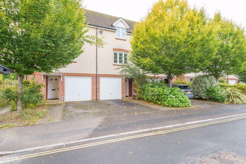 Baxendale Road, Chichester 4 bed terraced house £350,000