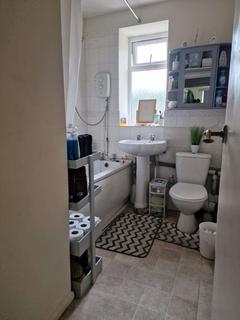 2 bedroom flat for sale, The Larches, Luton