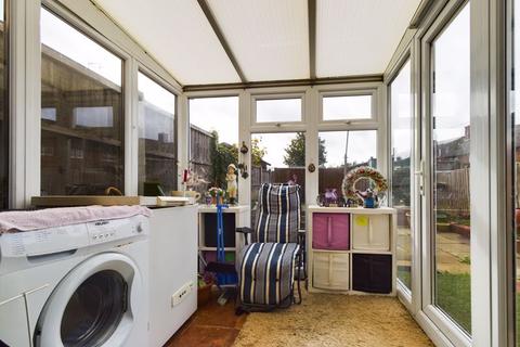 6 Avontar Road, South Ockendon, RM15 5AX