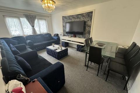 2 bedroom flat for sale, Byron Way, Northolt, UB5