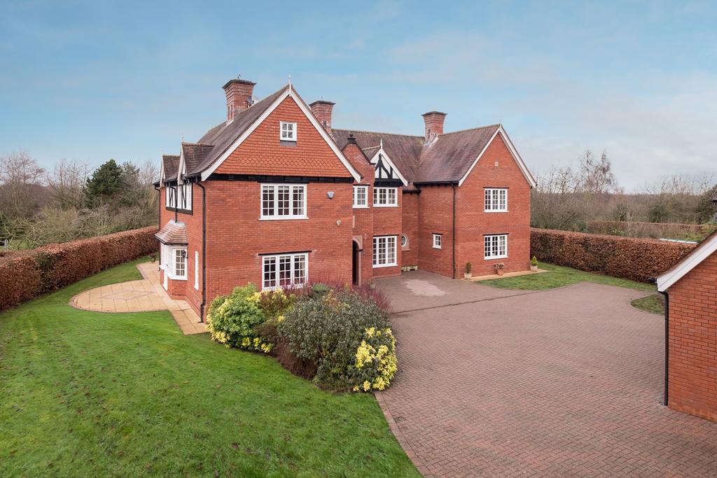 St Marys Drive, Whitegate, Northwich, CW8 5 bed detached house £3,000