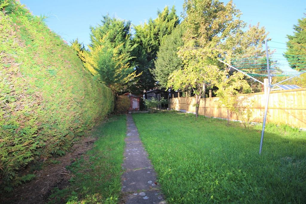 Glebe Road, Letchworth Garden City, SG6 3 bed end of terrace house £