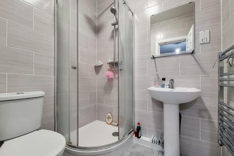 Apartment to rent, Bath Road, Hounslow, TW5