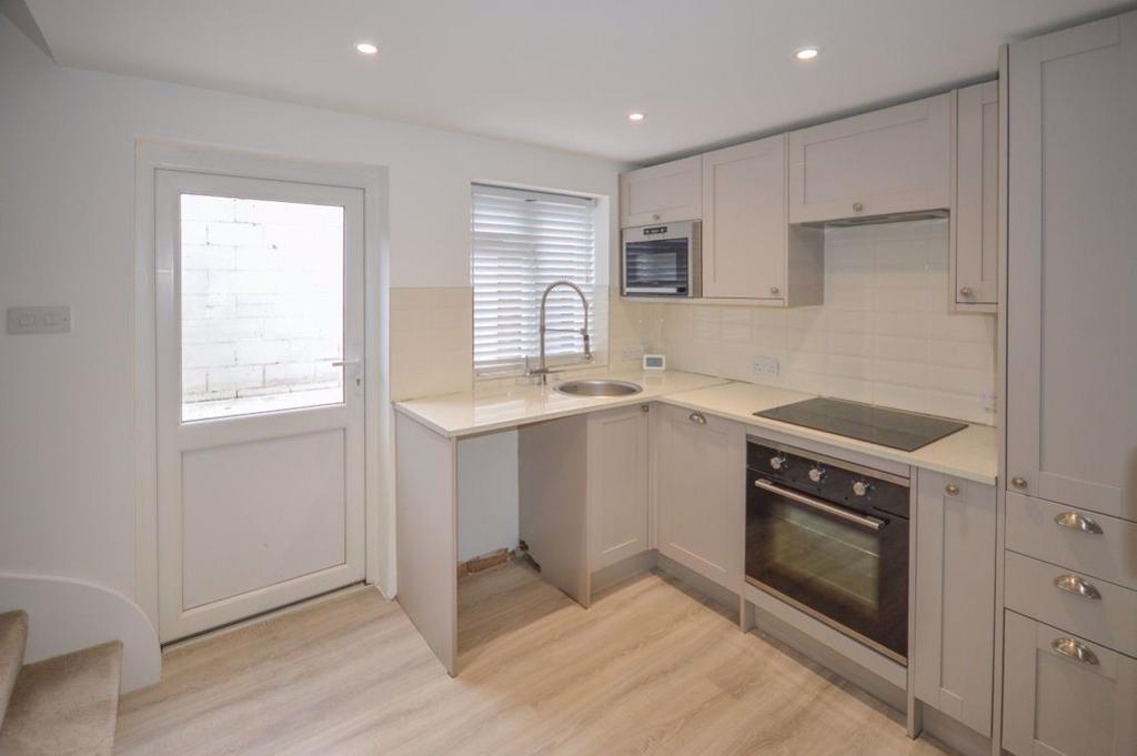 Silver Street, Stansted Mountfitchet 2 bed cottage £1,100 pcm (£254 pw)