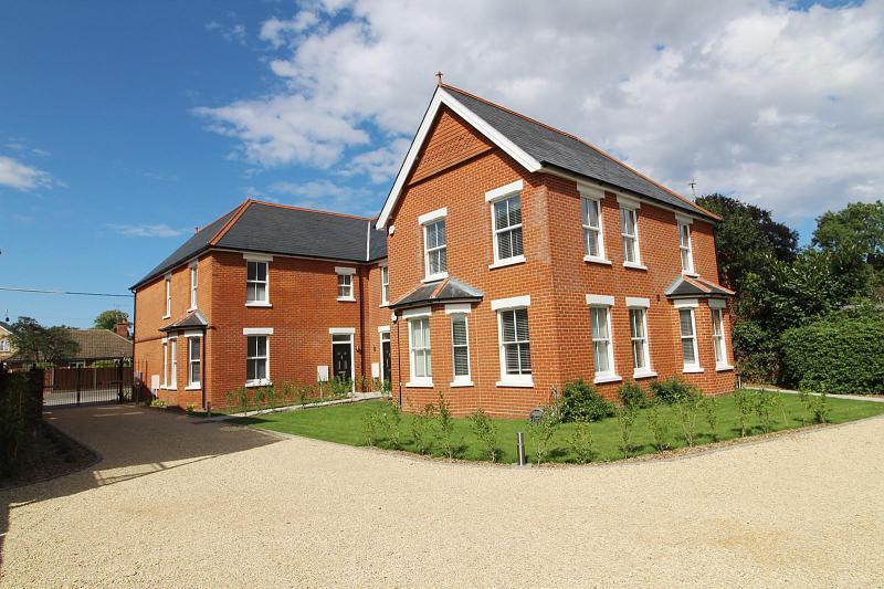 Ferndale Court, West End Road, Mortimer Common, Reading 2 bed apartment