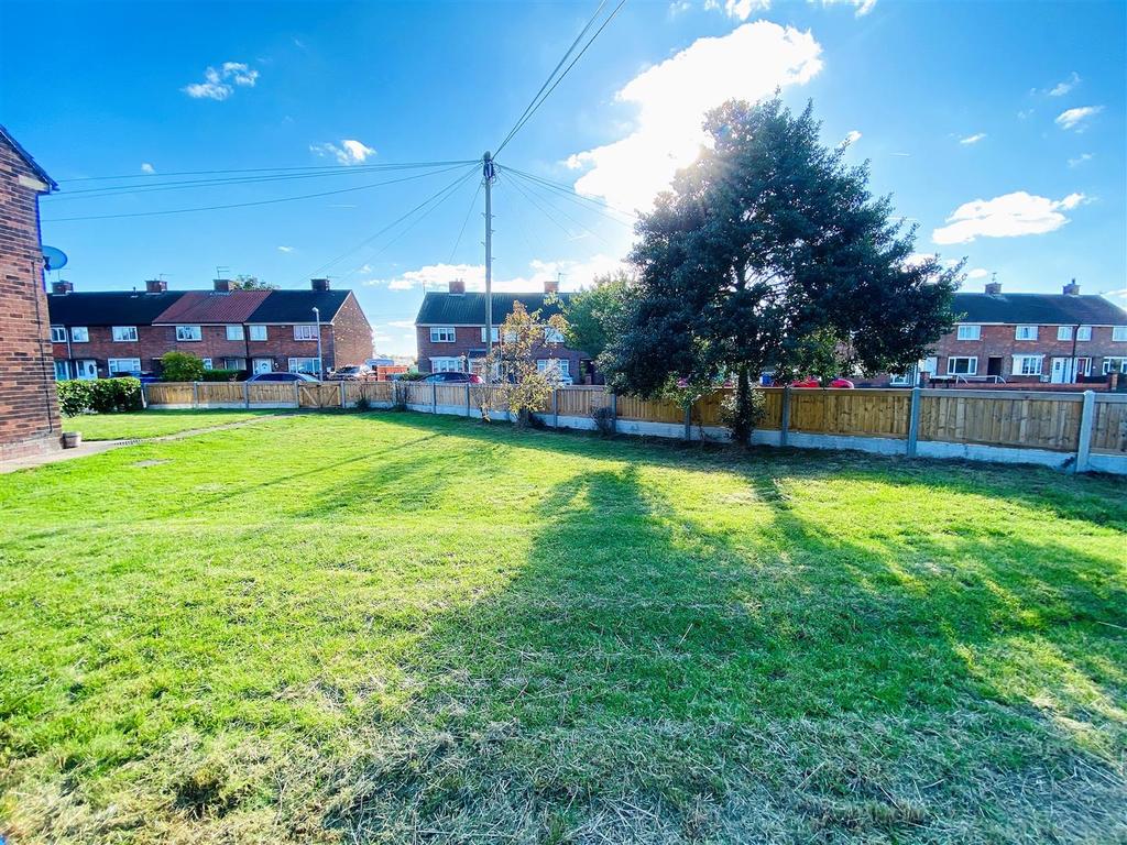 Westfield Avenue, Rawcliffe, Goole 3 bed end of terrace house £160,000