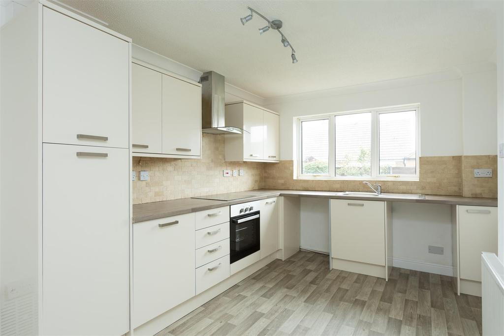 Moat Way, Brayton 4 bed detached house £1,200 pcm (£277 pw)