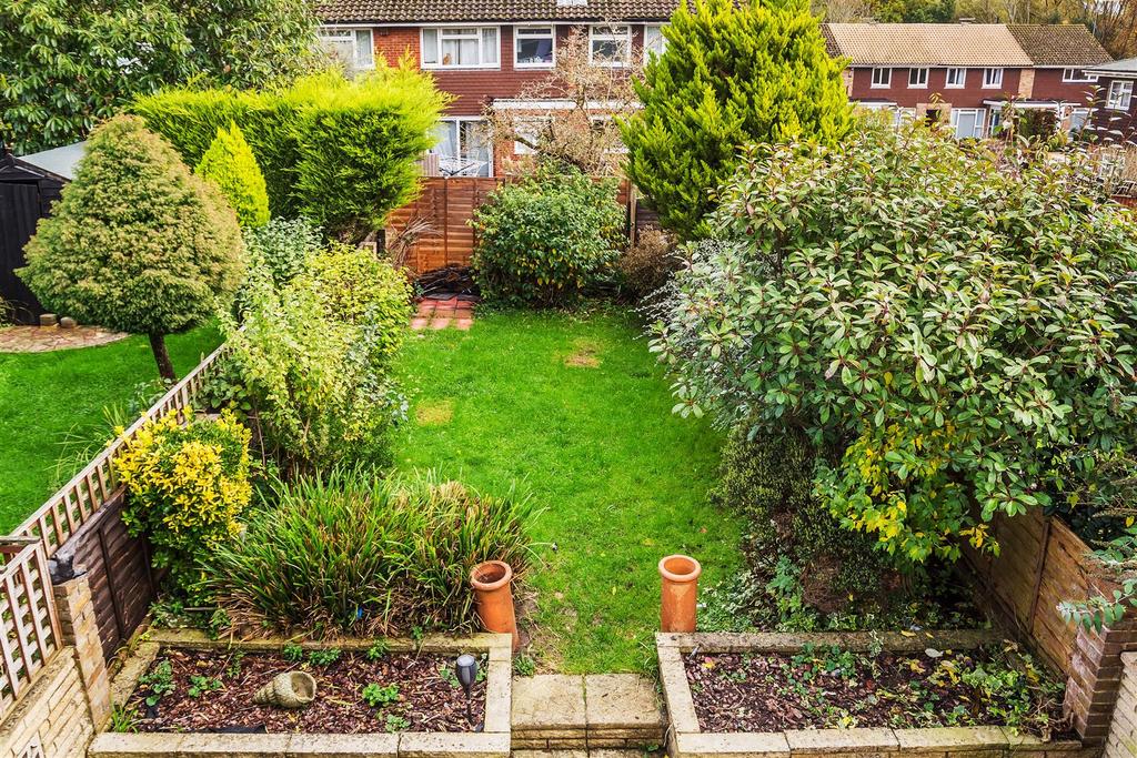 Home Park, Hurst Green, Oxted 2 bed end of terrace house £385,000