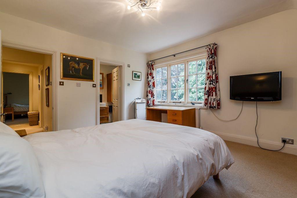 Ferncroft Avenue, Hampstead NW3 3 bed flat £3,800 pcm (£877 pw)