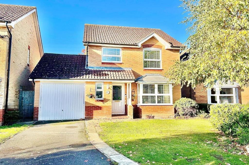 The Ridings, Brixworth, Northamptonshire NN6 3 bed detached house for
