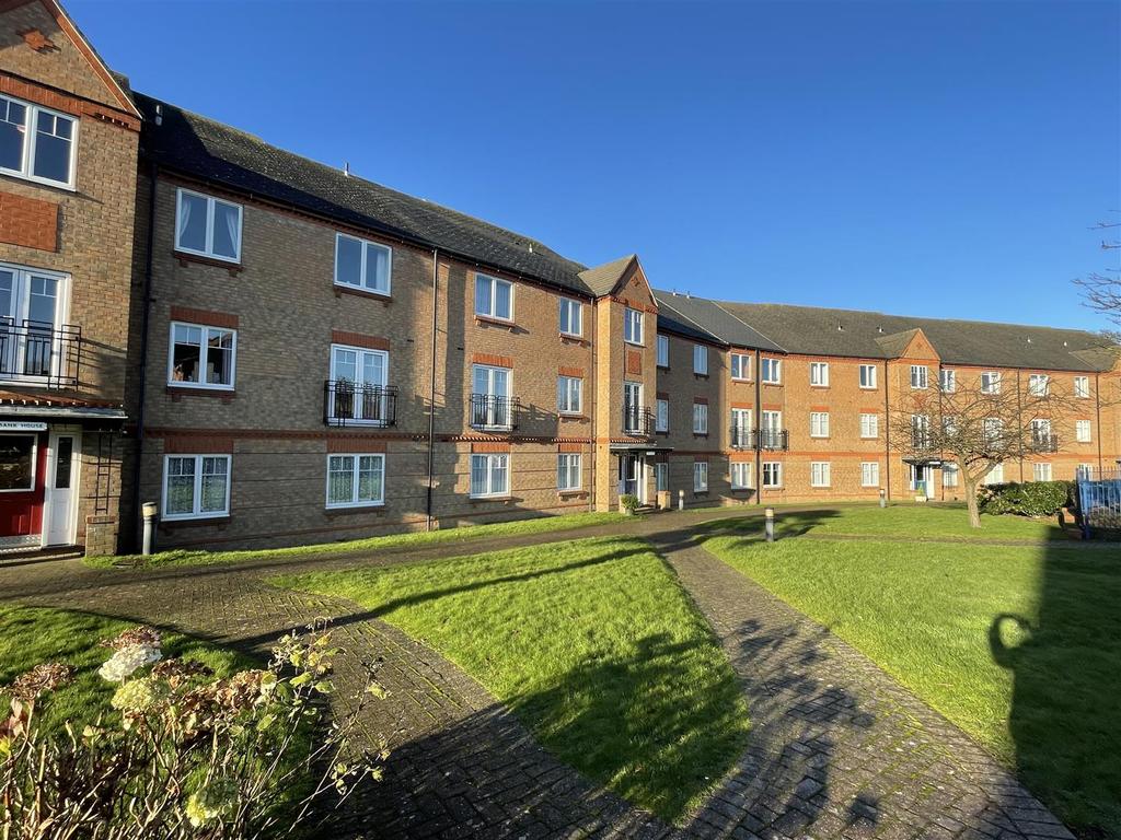Wash Beck Close, Scarborough 2 bed flat £700 pcm (£162 pw)