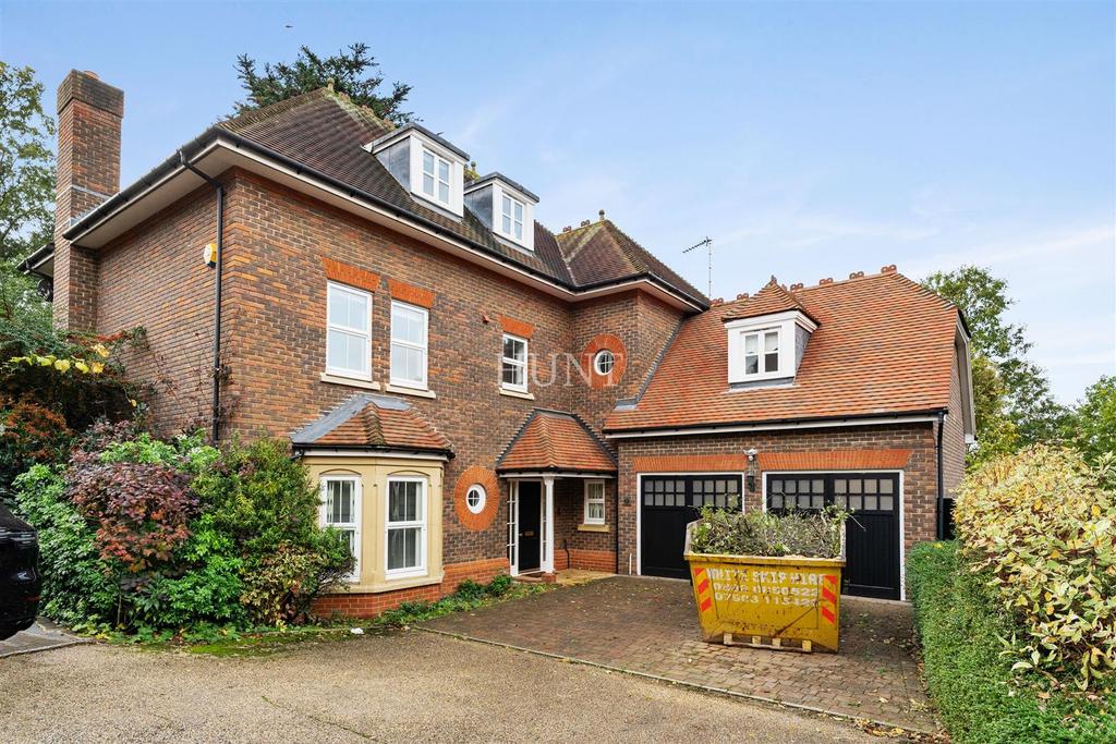 Regents Drive, Repton Park, Woodford Green, Essex 6 bed detached house