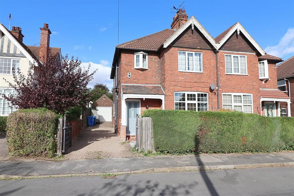 Marine Avenue, North Ferriby 3 bed semidetached house £375,000