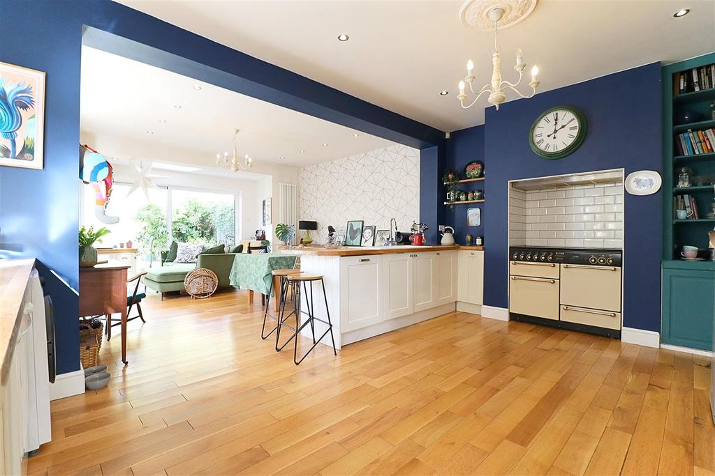 Marine Avenue, North Ferriby 3 bed semidetached house £375,000