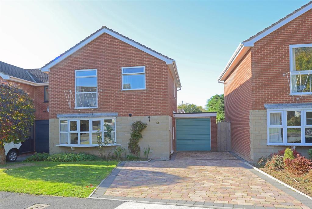 Tudor Road, The Farthings, Shrewsbury 3 bed detached house for sale £