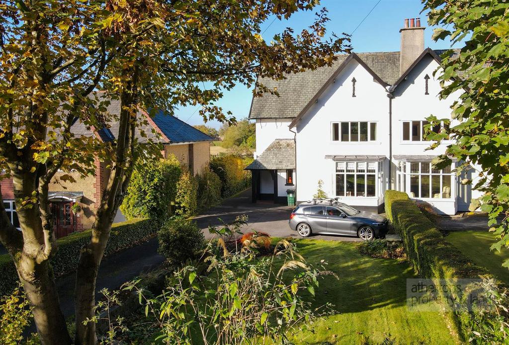 Whalley Road, Wilpshire, Ribble Valley 5 bed semidetached house £469,995