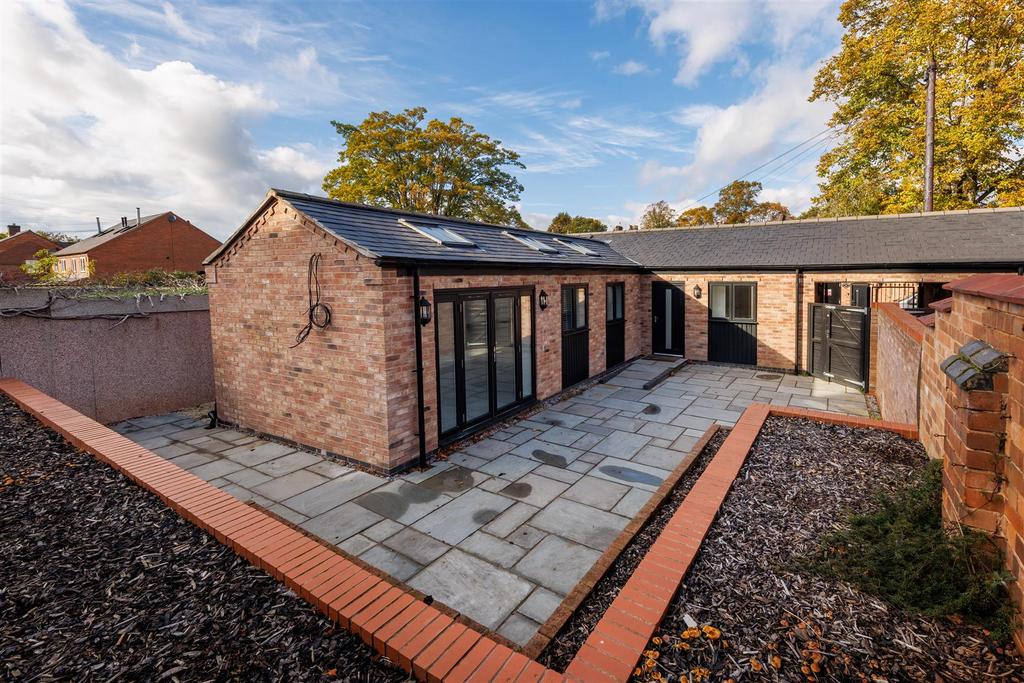 Trinity Street, Leamington Spa 2 bed mews for sale £385,000