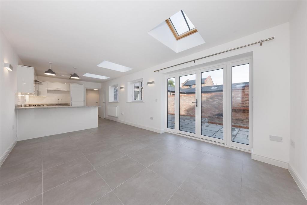 Trinity Street, Leamington Spa 2 bed mews for sale £385,000