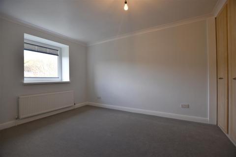 2 bedroom house to rent, Woodlands Road, Redhill