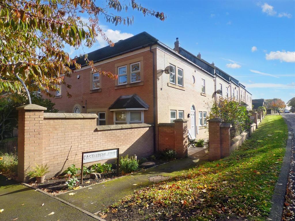 Castledene Court, Gosforth 2 bed apartment £750 pcm (£173 pw)