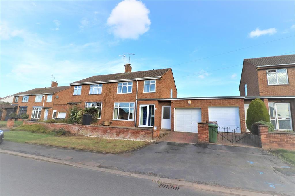 Roxburgh Road, Nuneaton 3 bed semidetached house £1,095 pcm (£253 pw)