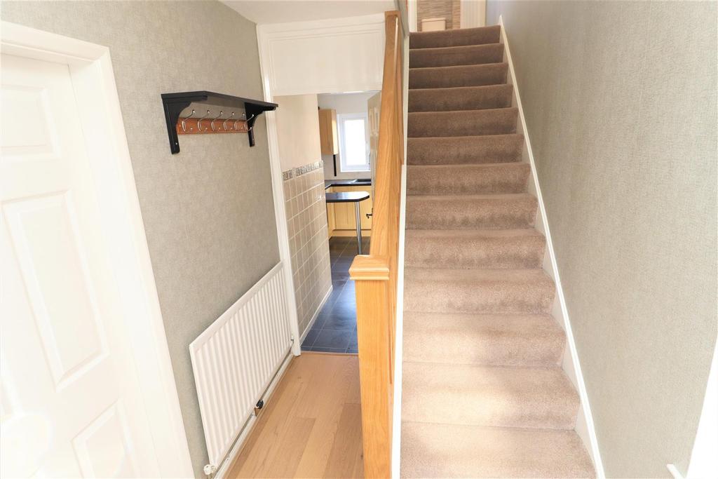 Roxburgh Road, Nuneaton 3 bed semidetached house £1,095 pcm (£253 pw)