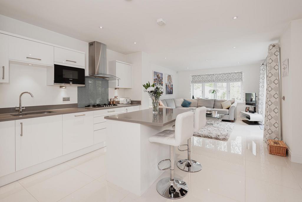 Elder Close, Epsom Downs 4 bed detached house £1,000,000
