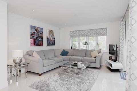 2b Elder Close, Epsom Downs, Epsom, KT17 3DD