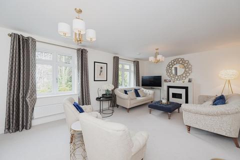 2b Elder Close, Epsom Downs, Epsom, KT17 3DD
