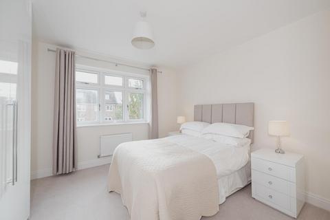 2b Elder Close, Epsom Downs, Epsom, KT17 3DD