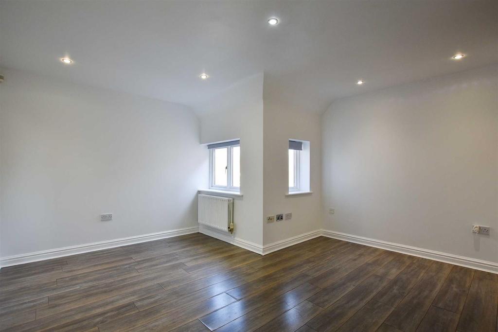 St Marys Paddock, Wellingborough 2 bed flat £750 pcm (£173 pw)