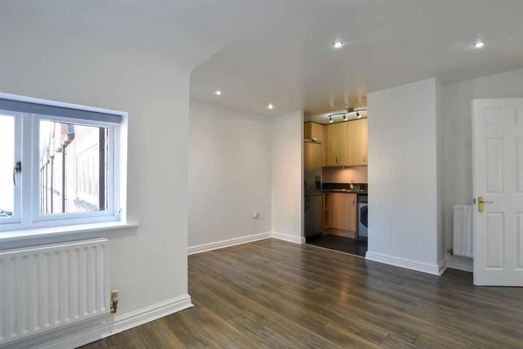 St Marys Paddock, Wellingborough 2 bed flat £750 pcm (£173 pw)
