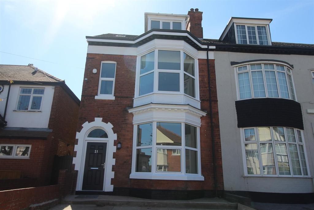 Queens Parade, Cleethorpes 2 bed flat £675 pcm (£156 pw)