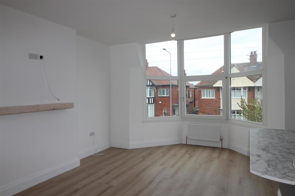 Queens Parade, Cleethorpes 2 bed flat £675 pcm (£156 pw)