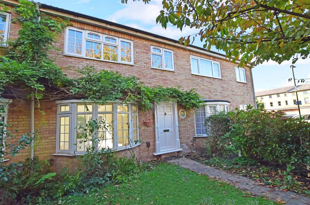 Uxbridge Road, Hampton Hill 3 bed terraced house £1,995 pcm (£460 pw)