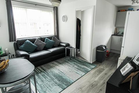 2 bedroom flat for sale - Lowestoft Drive, Cippenham