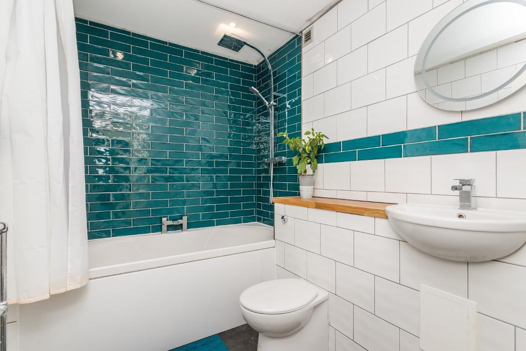 West Parade, Worthing 2 bed flat for sale £325,000