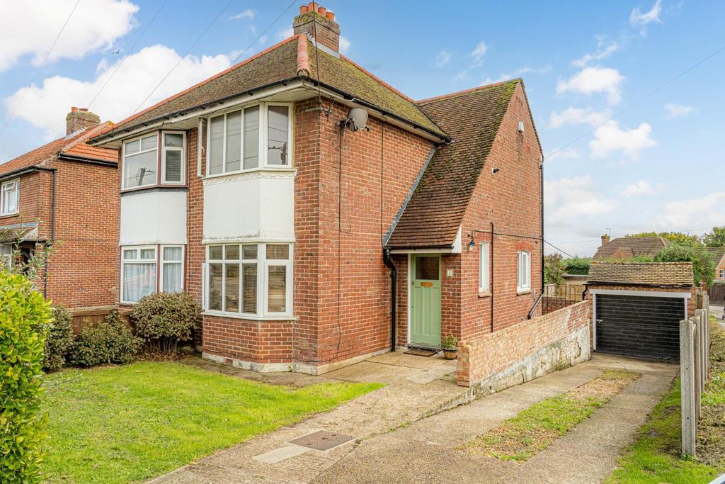 Deansway Avenue, Sturry, Canterbury 2 bed semidetached house £300,000