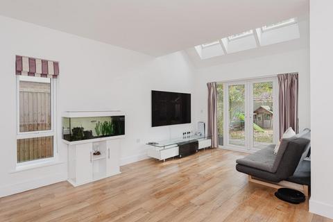 4 Mulberry Close, Epsom, KT19 8FX