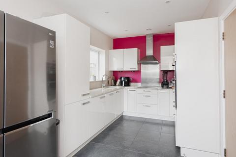 4 Mulberry Close, Epsom, KT19 8FX