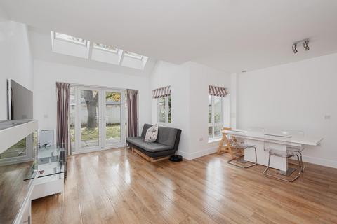 4 Mulberry Close, Epsom, KT19 8FX