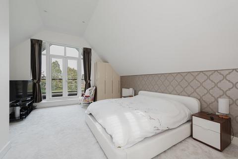 4 Mulberry Close, Epsom, KT19 8FX