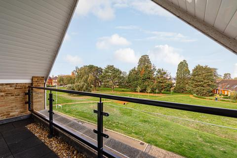 4 Mulberry Close, Epsom, KT19 8FX