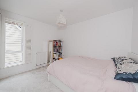 4 Mulberry Close, Epsom, KT19 8FX